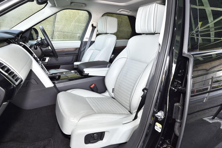 「HSEラグジュアリー」グレードにはウィンザーレザーのシートが装着される。