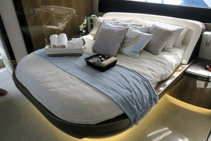 レクサスLY650（オーナーズルーム）