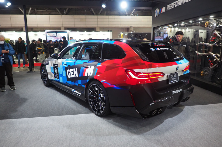 BMW M5 M xDriveツーリング（2026年BMW＆MINI Racing先導モデル）