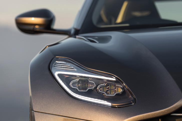 アストンマーティンDB11（ヘッドランプ）