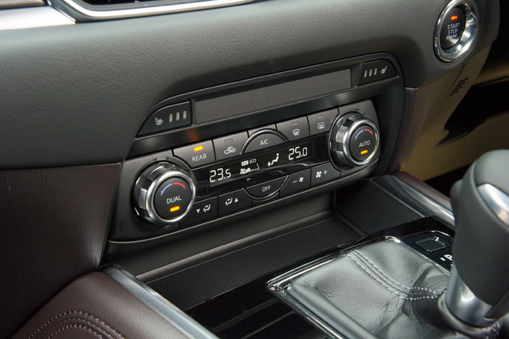 マツダCX-8 XD Lパッケージ（センタークラスター）