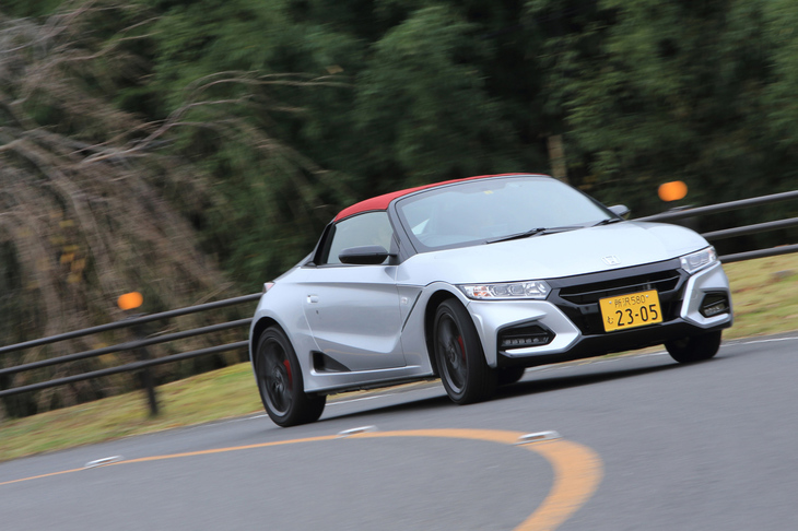 湯沢さんが手がけた「S660モデューロX」。コンプリートカーに使用することを前提に空力パーツやサスペンションが調律されているため、ノーマルの「S660」にモデューロの用品を装着しても、同じ走りとはならない。