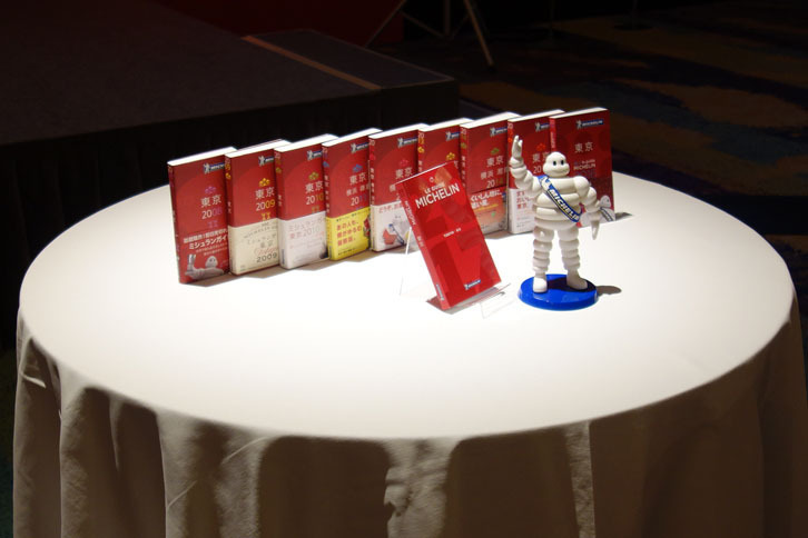 もともと本家フランスでは、自動車修理工場やガソリンスタンドの場所、タイヤの使い方などが記された、ドライブのためのガイドブックとして発行されていた。その中のコンテンツの一つとして、レストランガイドが掲載されていたという。