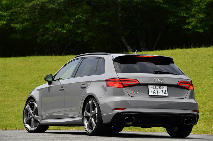 2015年10月にデビューした、2代目「アウディRS 3スポーツバック」。マイナーチェンジ後のモデルは2017年6月に発表され、同年11月に国内でのデリバリーが始まった。