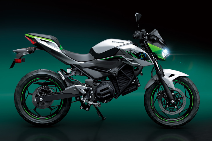 カワサキがEICMAで発表した、電動バイクのプロトタイプ。ネイキッドタイプ（写真）とフルカウルタイプの2モデルが披露され、前者については「Z」の名で呼ばれている。