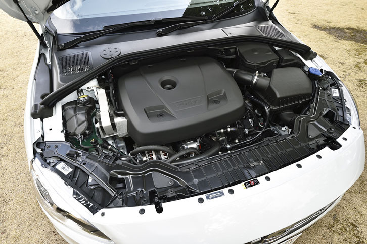 1.5リッター直4ターボユニットは152psと25.5kgmを発生する。JC08モード燃費は16.5km/リッター。