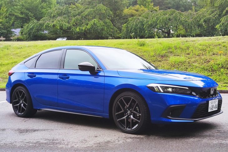 今回取材した「ホンダ・シビック e：HEV」。現行型シビックは、先代のアグレッシブなデザインから、水平基調のすっきりしたデザインへと変貌した。