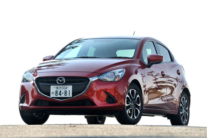 外観は通常の「デミオ」と何ら変わりなし。外からモータースポーツのベース車両という素性を見抜くのは難しい。