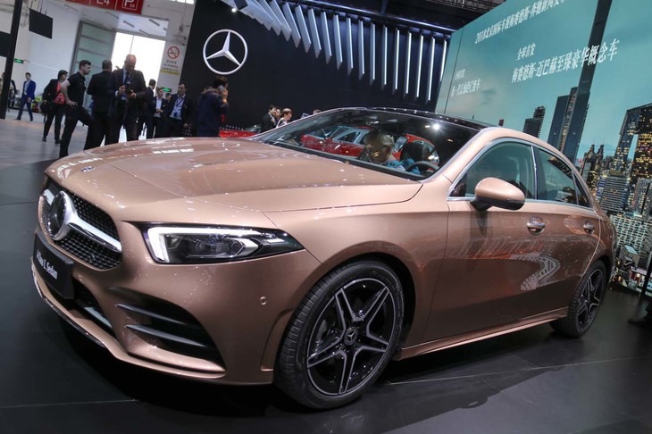 世界初公開された「メルセデス・ベンツAクラスLセダン」。