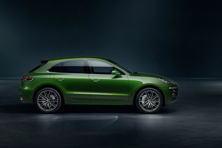 「マカン ターボ」のサイドビュー。最高出力440PSの2.9リッターV6ツインターボエンジンを搭載。