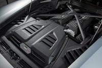 高性能モデル「ペルフォルマンテ」譲りの5.2リッターV10エンジン。従来型の「LP610-4」と比べ、最高出力は30ps、最大トルクは40Nm向上している。