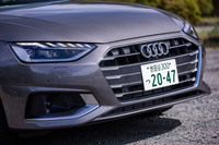 フロントノーズに組み込まれるシングルフレームグリルは、よりワイドな形状に進化。試乗車はオプションの「マトリクスLEDヘッドライトパッケージ」を装備していた。