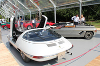 2011年5月に開催されたRMオークションズの内覧会における「テスチュード」（左）。