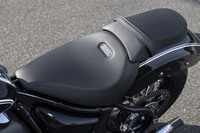 シート高は690ｍｍで、当然ながら足つき性は良好。時折、リアサスペンションから鋭い突き上げがあるのが玉にきずだ。