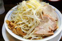 二郎インスパイア系では、らーめん大 三鷹店に一番お世話になっている。にんにく入れますか？