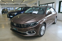 「フィアット・ティーポ ステーションワゴン」。2021年登録・走行3万6000kmで、2万2000ユーロ（約310万円）。