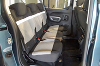 ホイールベースが2785mmとなる「ベルランゴ」のリアシート。