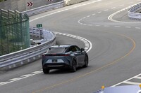 車速に応じてステアリングギア比を調整できるSBWにおいては、あらゆるステージで軽快かつ安定した操舵が可能となっている。