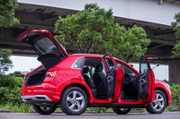 「Q3 35 TFSIアドバンスト」のボディーサイズは全長×全幅×全高＝4490×1840×1610mm、ホイールベースは2680mm。全長は先代モデルよりも90mm（「Sライン」は95mm）長い。