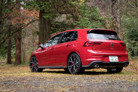 「フォルクスワーゲン・ゴルフ」に新型「GTI」登場　初代から受け継がれる伝統のスポーツモデルの画像