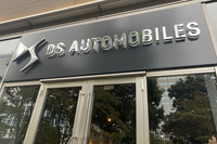 「DS 4」を見るべく、まずはDSの正規ディーラーに直撃。DSはディーラー数が猛烈に少なく、検索したら東京都内に1店しかなかった。