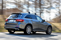 「メルセデス・ベンツGLC220d 4MATICスポーツ（本革仕様）」のJC08モード燃費は16.2km/リッター。