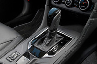 トランスミッションには従来モデルと同じく、チェーン式CVTの「リニアトロニック」を採用。大幅な改良により、小型軽量化、変速比幅の拡大などを実現している。