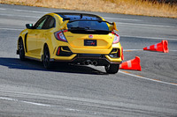 20Rのタイトなコーナーをくるりと旋回。高度なサスペンション構造とハイグリップタイヤのおかげで、今回のような速度域では、滑りそうな感覚はまったくない。