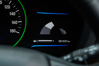 アクセルペダルの踏みすぎを反力でドライバーに知らせる「リアクティブフォースペダル」を採用することで、ホンダ社内の計測によると9％燃費が向上したという。