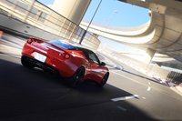 動力性能は標準グレードの「エヴォーラS」と共通。最高速はMT車で277km/h、AT車で266km/hに達する。
    