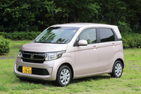 それまでの「ライフ」に代わり、2013年に登場した「ホンダN-WGN」。
    