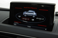 選べる走行モードは、エフィシェンシー（効率）／コンフォート／オート（自動）／ダイナミックの4種類。写真はその選択画面。
    