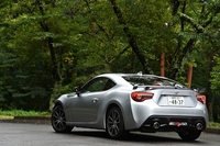 「GT“リミテッド”」のリアビュー。バンパーまわりの意匠が変更となったほか、ヘッドランプと同じくリアコンビランプが全車LED式となった。