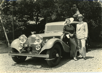 1935年「アルヴィス・スピード20チャールスワース サルーン」（李健公ご夫妻）。
    
    