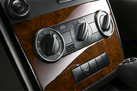 「メルセデス・ベンツ Aクラス」に“気品のある”特別仕様車の画像