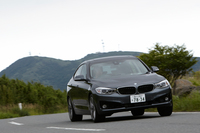 「3シリーズ グランツーリスモ」の前席シートポジションは「3シリーズ ツーリング」よりも約6cm高くなっている。