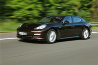 【スペック】パナメーラ：全長×全幅×全高＝4970×1931×1418mm／ホイールベース＝2920mm／車重＝1730kg／駆動方式＝FR／3.6リッターV6DOHC24バルブ（300ps/6200rpm、40.8kgm/3750rpm）（欧州仕様車）
