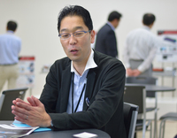 新型「プリウス」のデザインをとりまとめた、プロジェクトチーフデザイナーの児玉修作さん。「過去に経験したほかのプロジェクトに比べて、今回は（理想的なデザインの実現のために）エンジニアも協力的でした」と笑う。