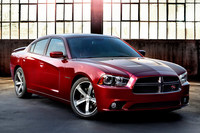 「ダッジ・チャージャー」
	もともとは1966年に発売されたダッジブランドのマッスルカー。1987年に生産を終了していたが、2005年に4ドアセダンとなって復活した。映画に登場するのは、セダンになってから2世代目のモデル。