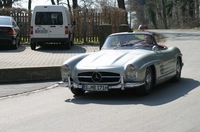 走る「300SL ロードスター」！