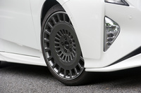 テスト車には215/40R18サイズのコンフォートタイヤ「グッドイヤー・イーグルLS EXE」と、「TRD TF8」と呼ばれる18インチアルミホイールが装着されていた。