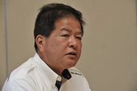 
	＜プロフィール＞
	1985年、富士重工業に入社。シャシー設計部に配属され、以来19年にわたり「サンバー」「ジャスティ」「インプレッサ」などのブレーキシステムの開発に関わる。2005年に商品企画本部に異動。先代「インプレッサWRX STI」の開発のとりまとめを経て、今回の「WRX」についても高津益夫プロジェクトゼネラルマネージャーのもとで開発のとりまとめを行う。
	