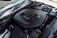 2016年4月の改良により、「BMW 4シリーズ」にもモジュラー設計の新世代エンジンが搭載された。プラットフォームを共有する「3シリーズ」より半年遅れての導入となる。
