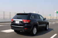 「リミテッド」にメーカーオプション設定される「クォドラリフトエアサスペンション」は、走行状態に応じて5段階の車高設定が用意され、自動モードまたは手動で調節することもできる。