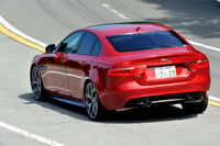 動力性能は0-100km/h加速が5.1秒、最高速は250km/hと発表されている。