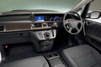 「G AERO HDDナビ・パッケージ」のインパネ (ブラック)