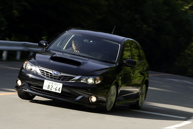 【スペック】全長×全幅×全高＝4415×1740×1475mm/ホイールベース＝2620mm/車重＝1400kg/駆動方式＝4WD/2リッター水平対向4DOHC16バルブツインスクロールターボ（250ps/6000rpm、34.0kgm/2400rpm）/価格＝252万円（テスト車＝295万500円／スポーツパッケージ＋CパッケージII＋VDC＝43万500円）（写真＝郡大二郎）