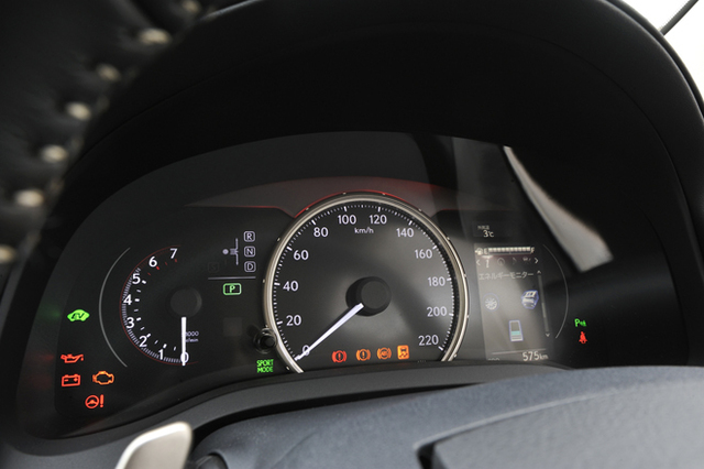 レクサスCT200h“Fスポーツ”（FF/CVT）／CT200h“バージョンL”（FF/CVT