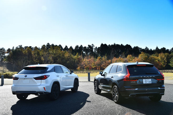 「ボルボXC60 T5 AWDインスクリプション」（写真右）と「レクサスRX200t“バージョンL”」（同左）。