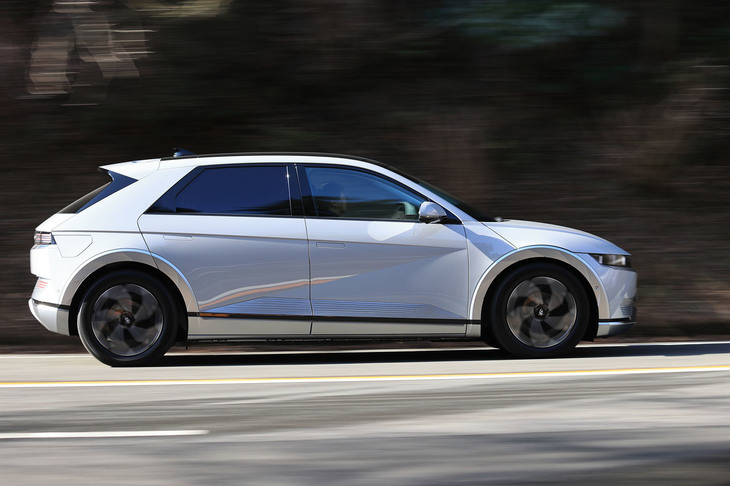 エクステリアデザインは、1974年のトリノショーで発表された「ヒュンダイ・ポニー コンセプト」へのオマージュと説明されている。